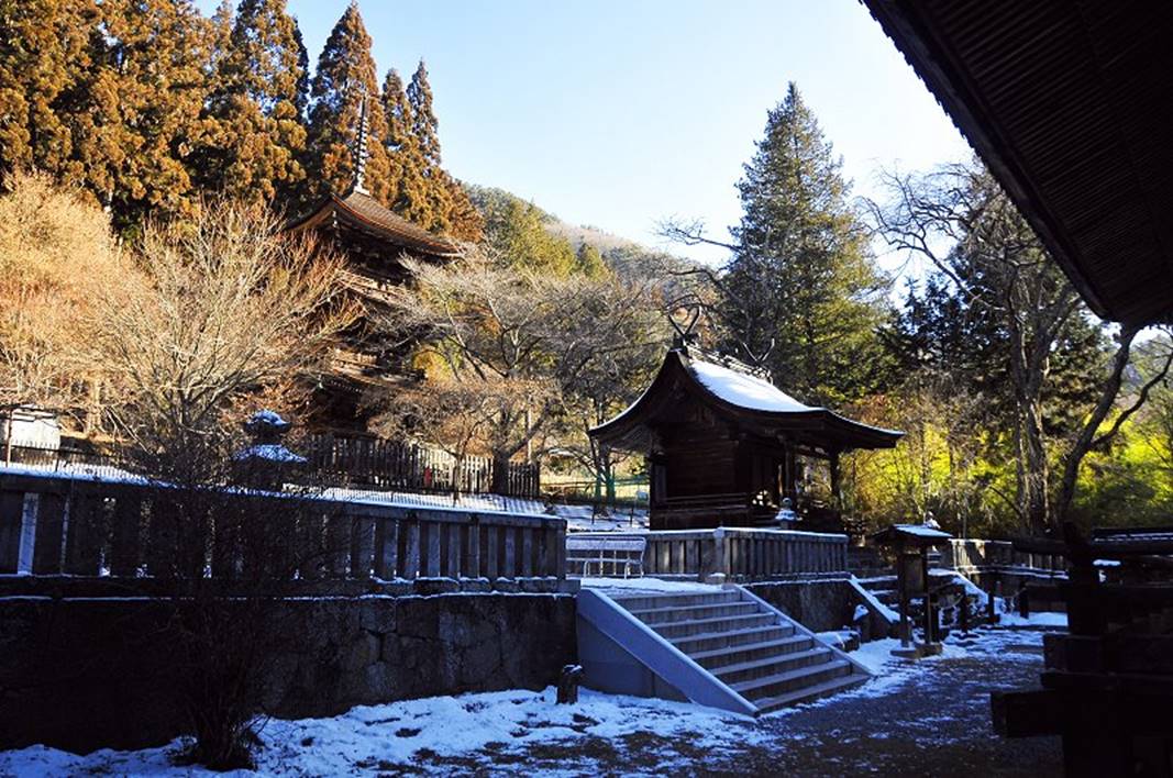 新海三社(しんかい・さんしゃ)神社　佐久市田口
